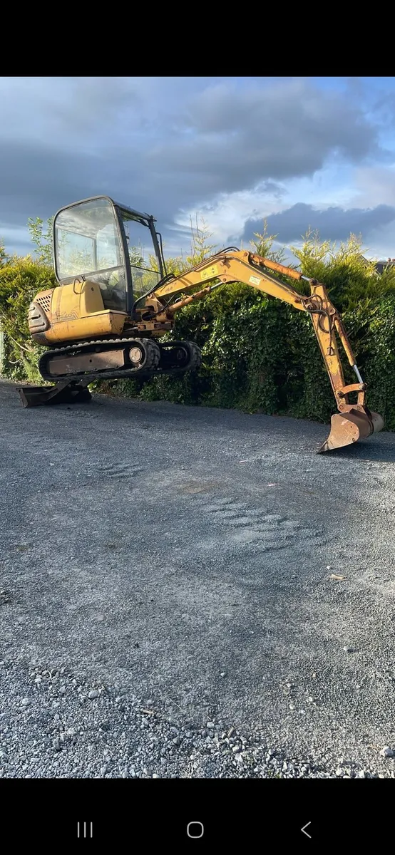 Case 28b  3 ton digger - Image 3