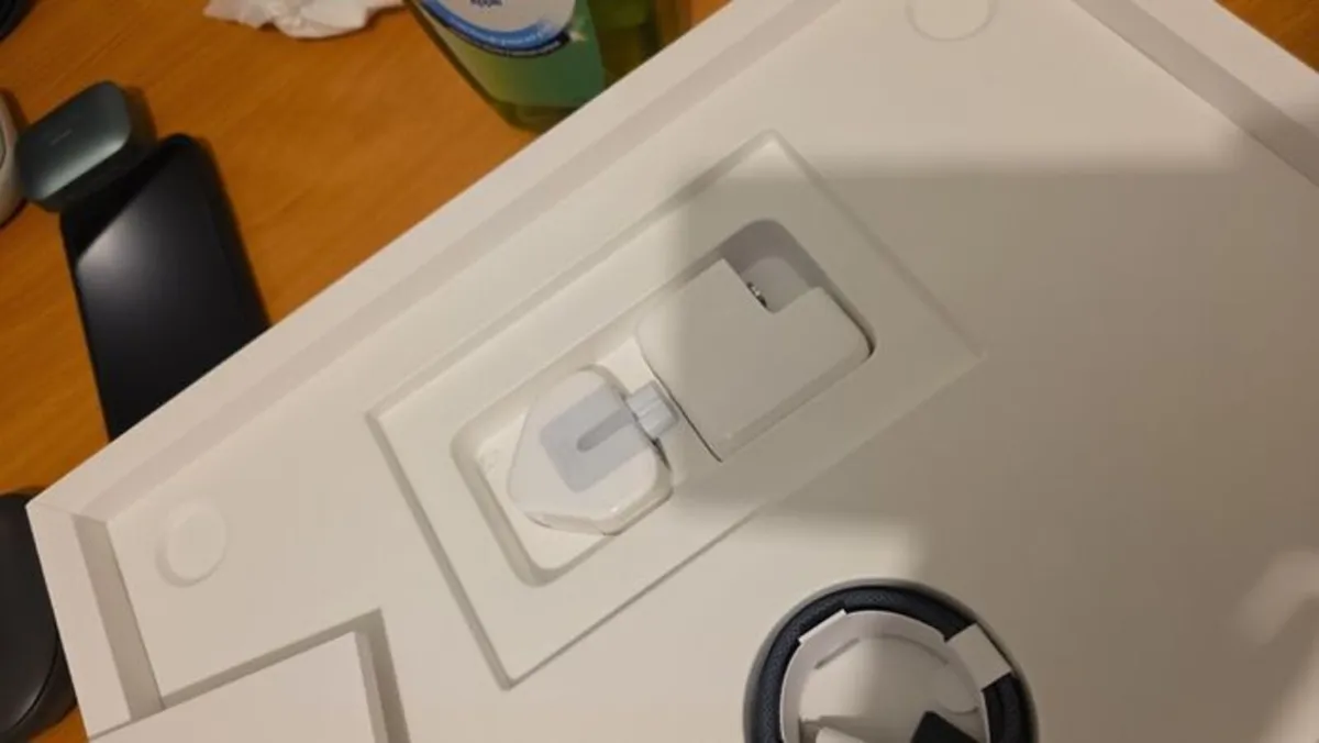 Macbook M3 2025 - 24 GB/512 GB - Image 2