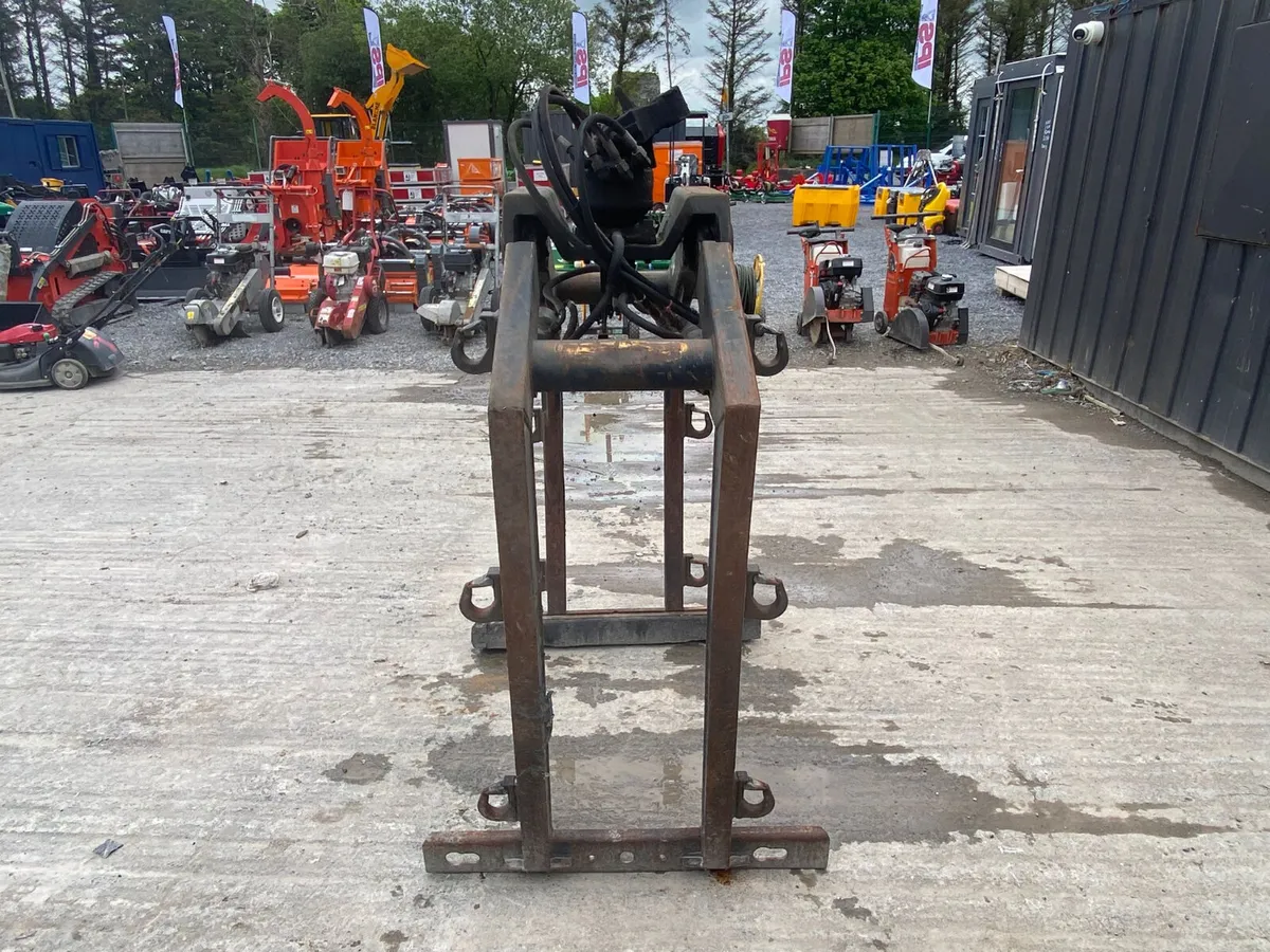 Kinshofer 331-1000 Hydraulic Rotating Block Grab - Image 3