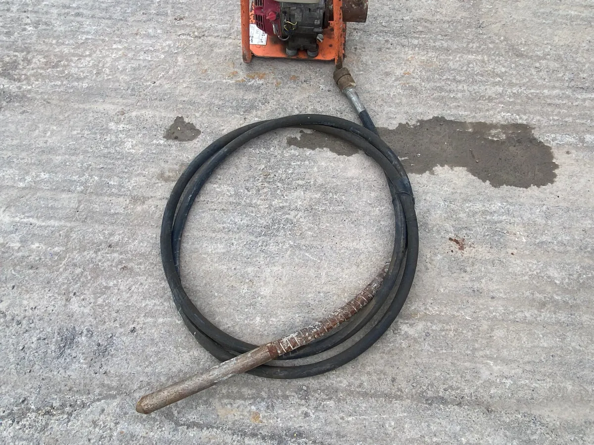 Belle Concrete Vibrator with Poker - Image 2