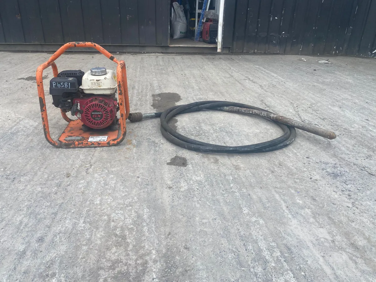Belle Concrete Vibrator with Poker - Image 1