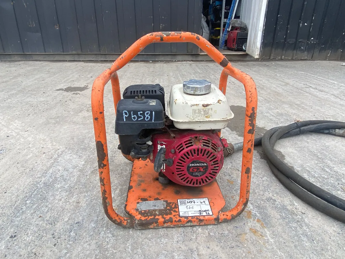 Belle Concrete Vibrator with Poker - Image 3