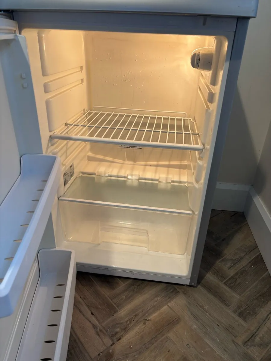 Under counter fridge - Image 2