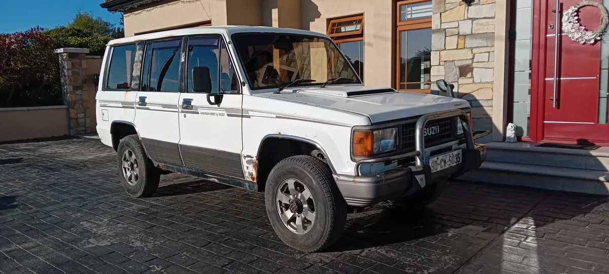 Isuzu Trooper 1990 - Image 1