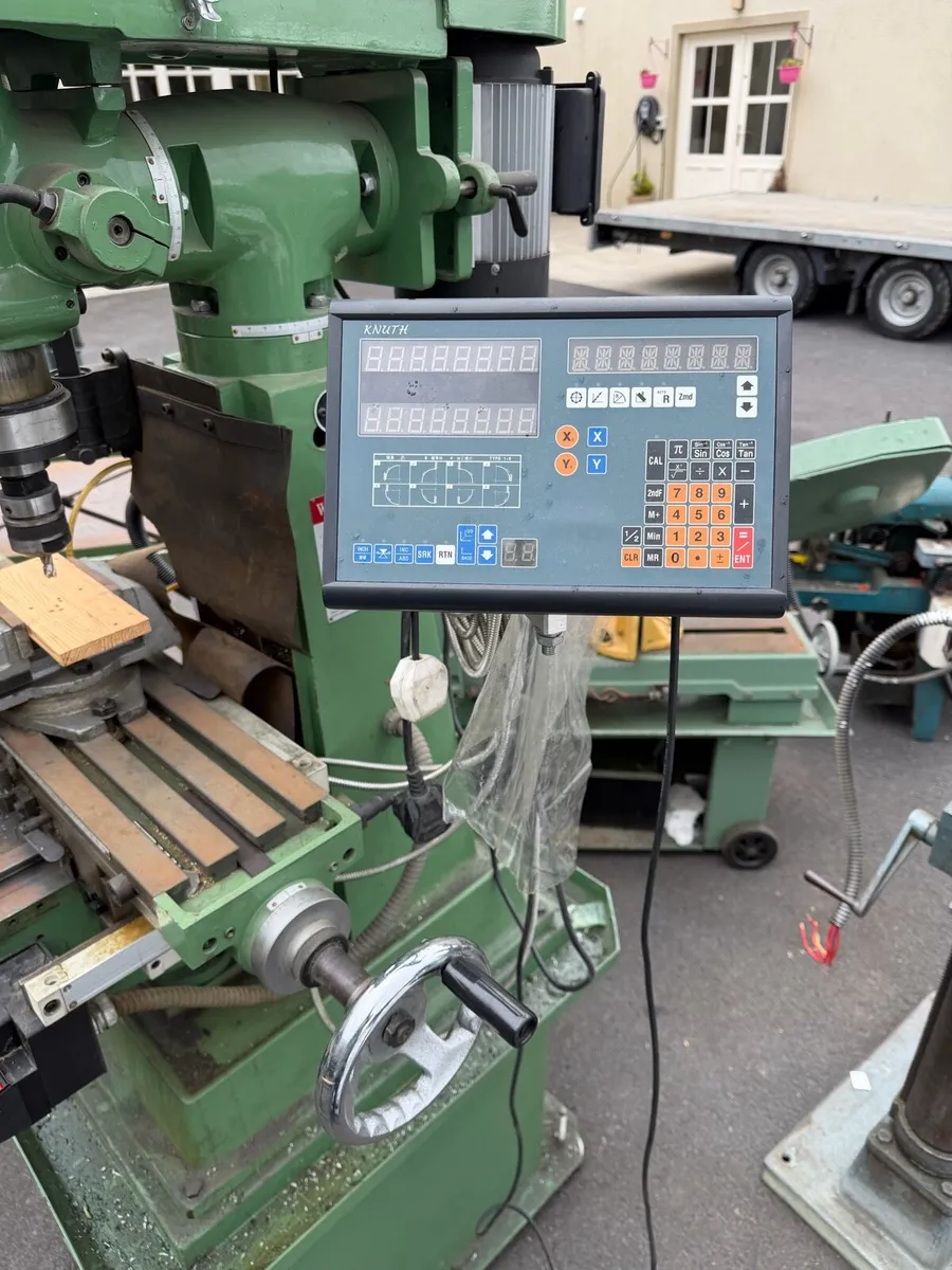 Ex school milling machine single phase - Image 4