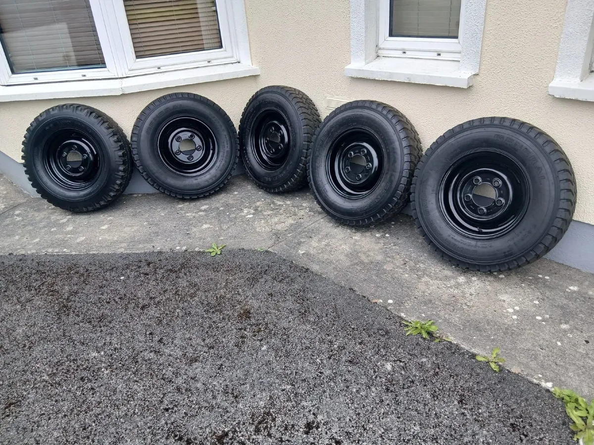 land rover defender wheels x 5 vgc - Image 1