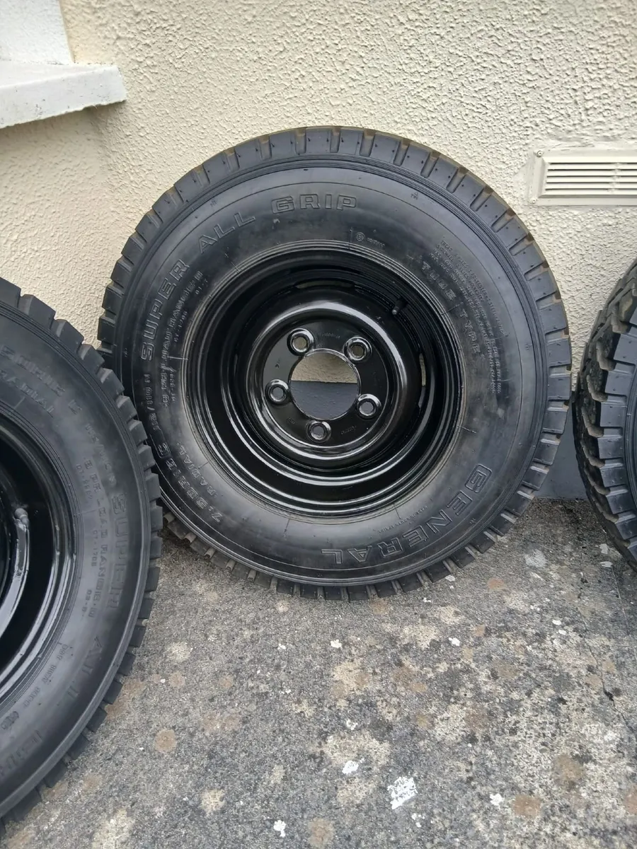 land rover defender wheels x 5 vgc - Image 4