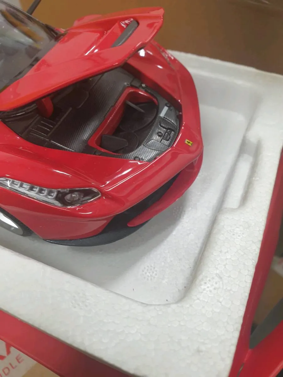 LA ..FERRARI DIE.CAST MODEL 1.18 SCALE - Image 4
