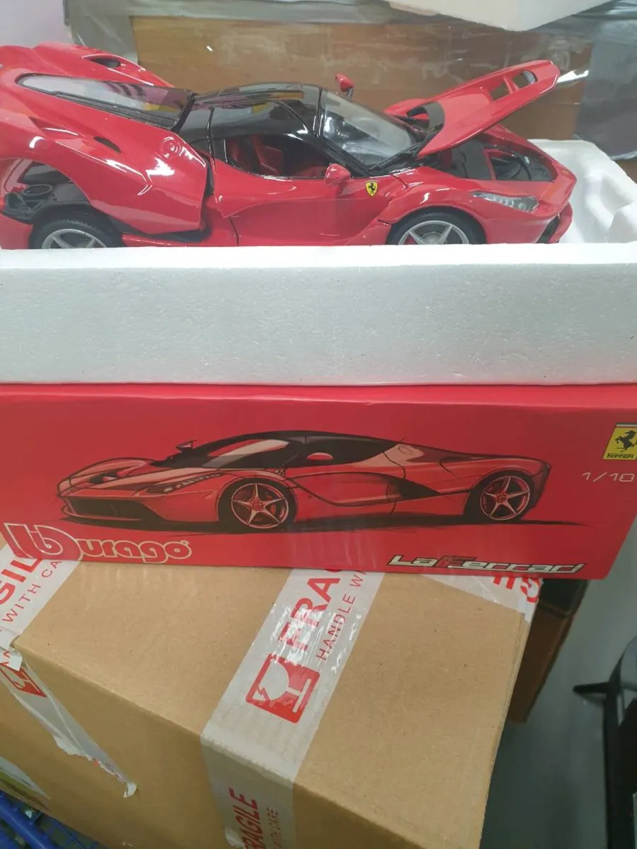 LA ..FERRARI DIE.CAST MODEL 1.18 SCALE - Image 2