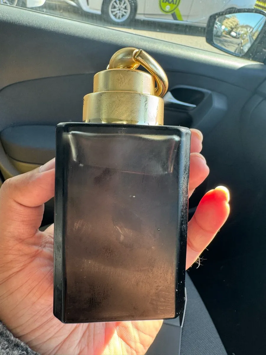 Unwanted  gifts Gucci oud - Image 2