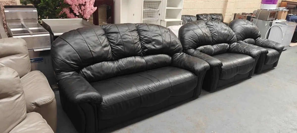 3+2+1 Black Leather Suite - Image 4