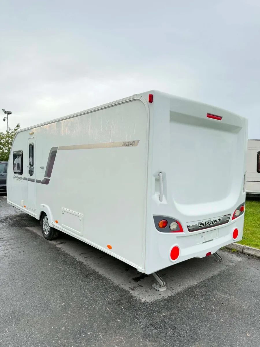 ✨ SWIFT CHALLENGER SPORT 4 BERTH ISLAND BED✨ - Image 2