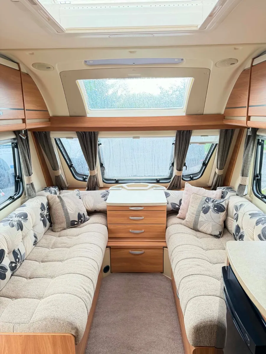 ✨ SWIFT CHALLENGER SPORT 4 BERTH ISLAND BED✨ - Image 4