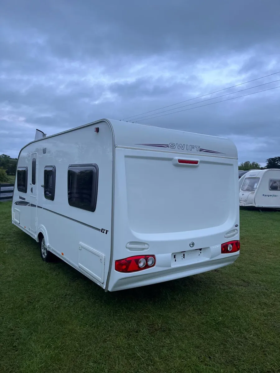 ✨STUNNING SWIFT OAKMERE 4 BERTH FIXED BED✨ - Image 2
