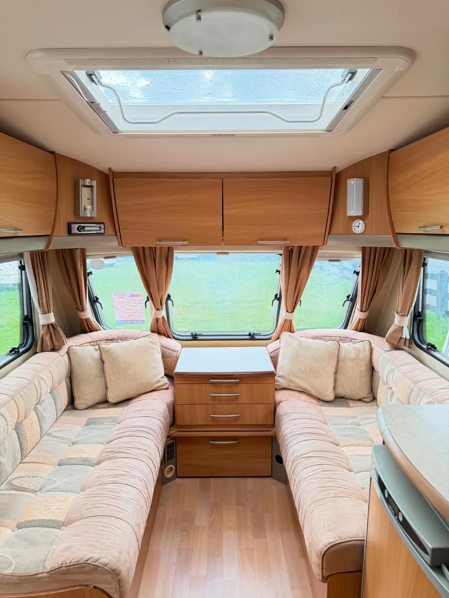 ✨STUNNING SWIFT OAKMERE 4 BERTH FIXED BED✨ - Image 3