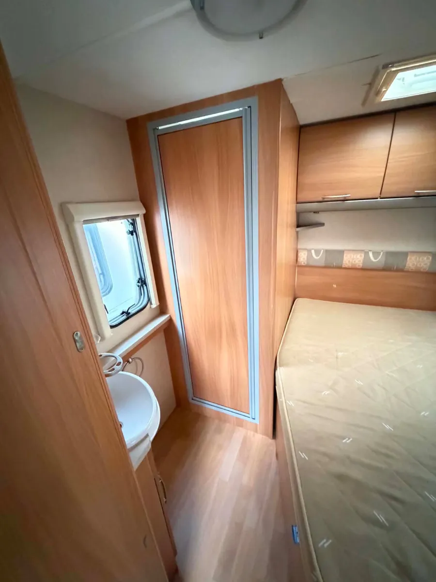 ✨STUNNING SWIFT OAKMERE 4 BERTH FIXED BED✨ - Image 4