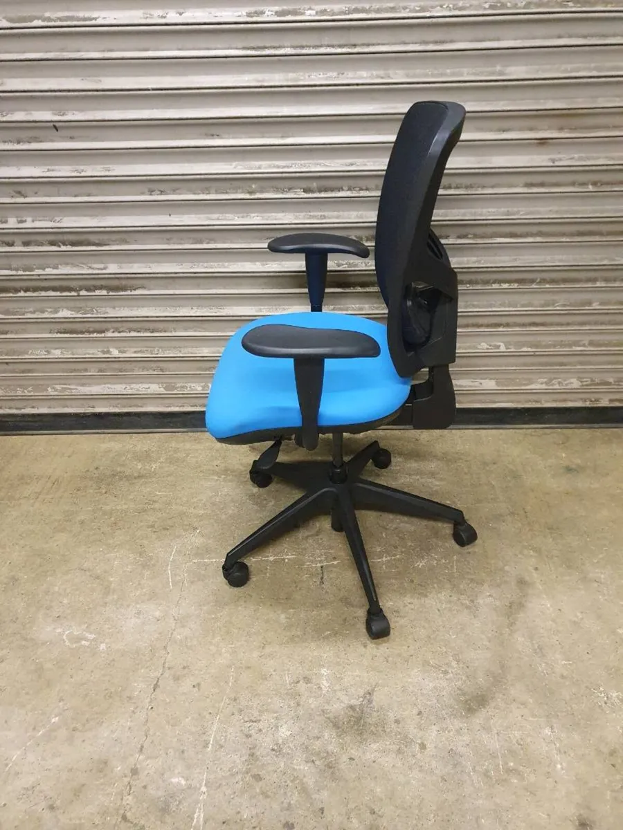 Office chair - Image 1