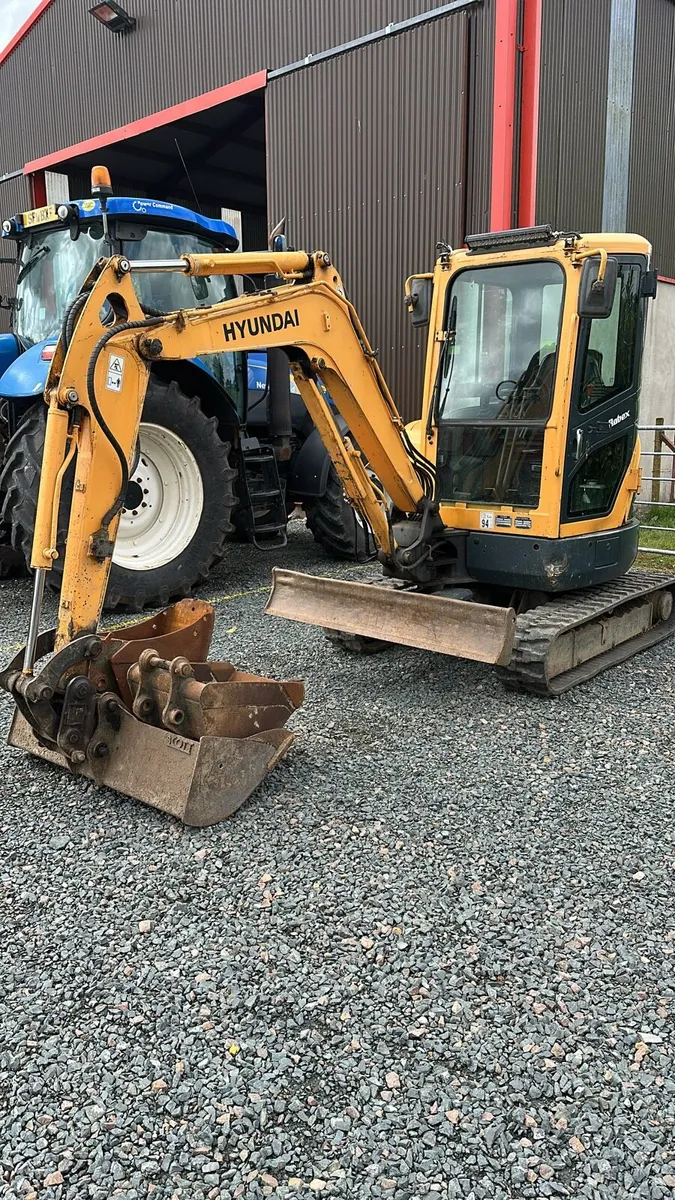 2013 Hyundai 2.7ton digger no vat - Image 2