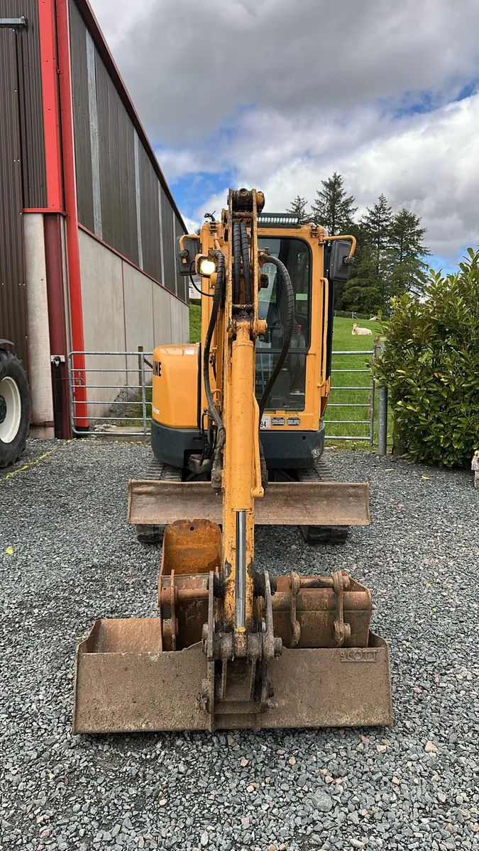 2013 Hyundai 2.7ton digger no vat - Image 4