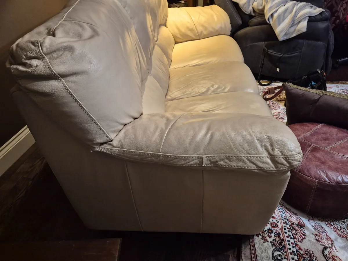 Leather sofas - Image 4