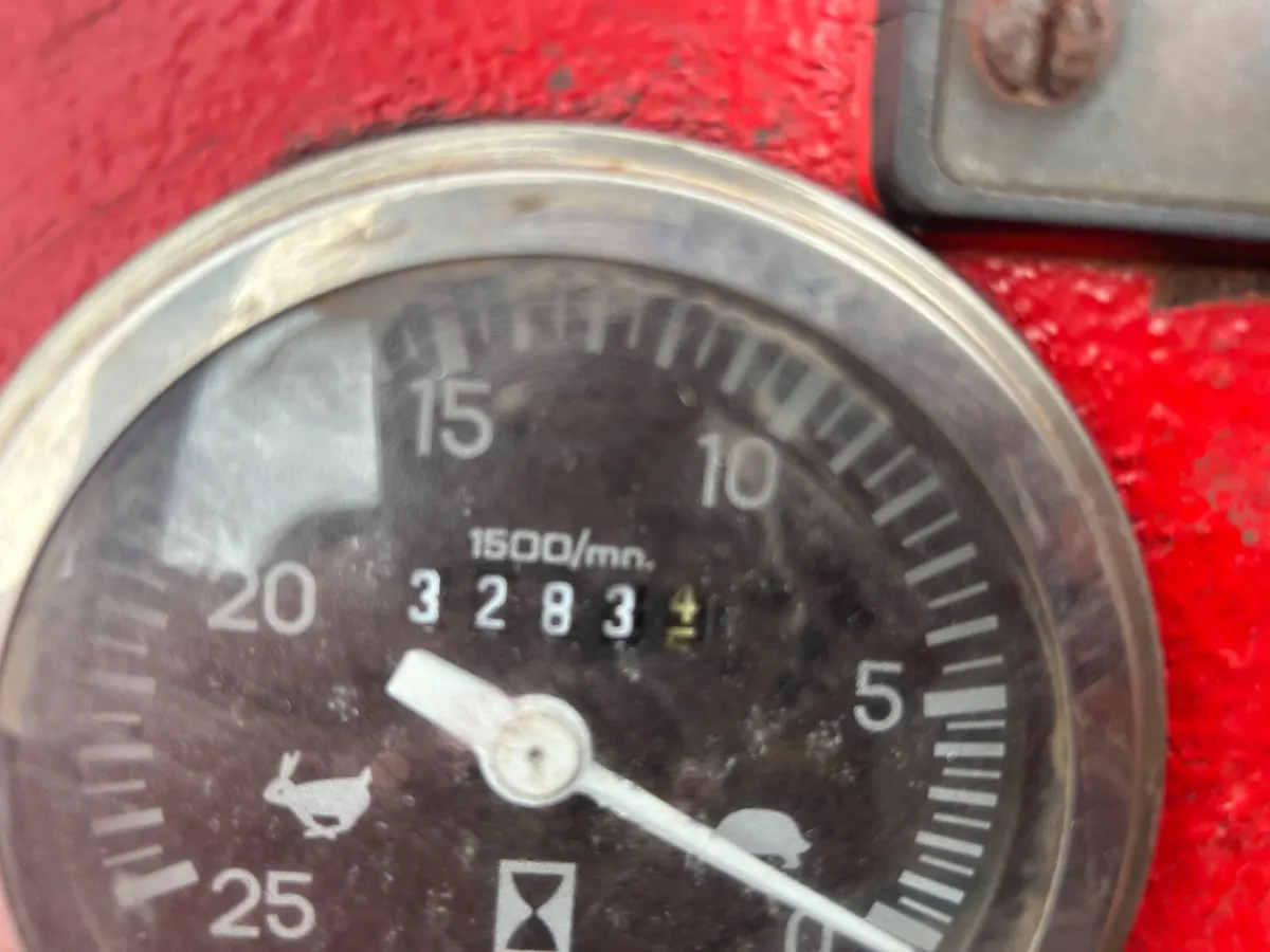 1982 Massey Ferguson 240 - Image 2