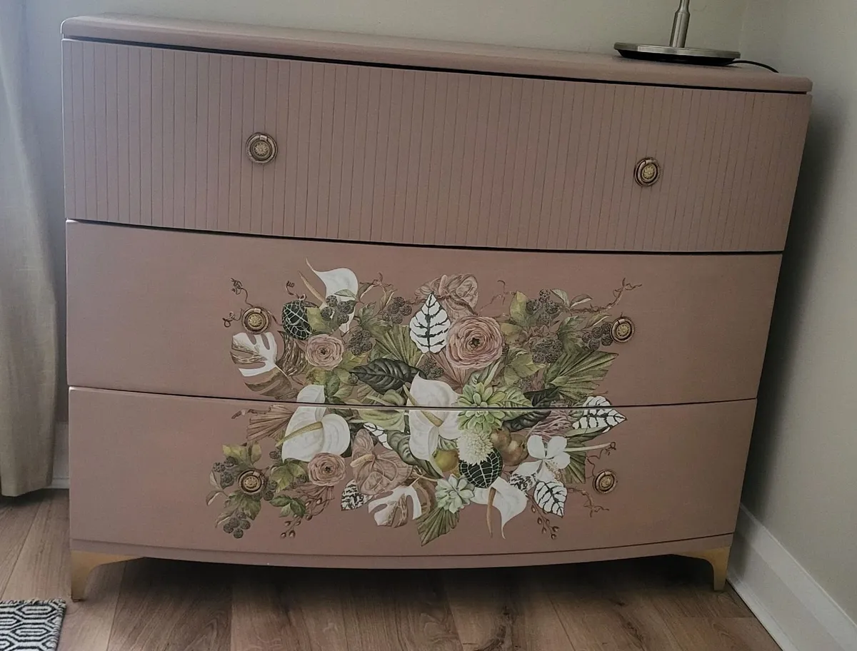 Chest of drawers. Wood. As new - Image 2
