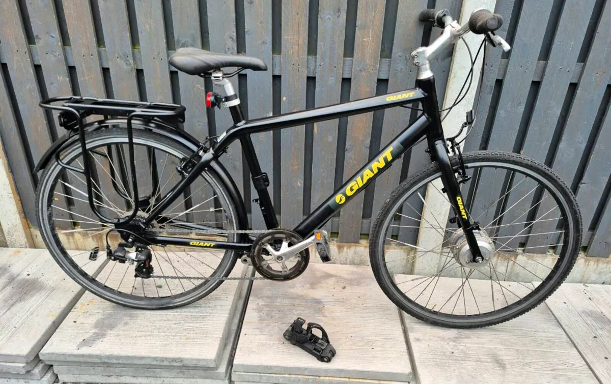 ADULTS GIANT ESCAPE BIKE 22 INCH FRAME/ WHEELS 29 - Image 2