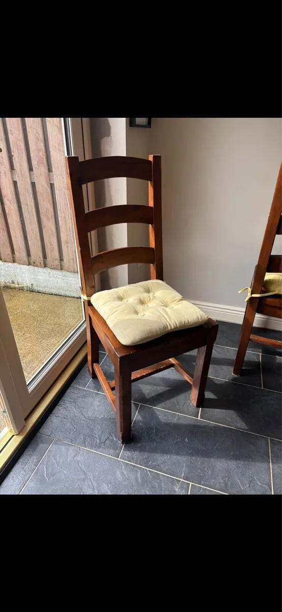 Dining table and chairs - Image 1