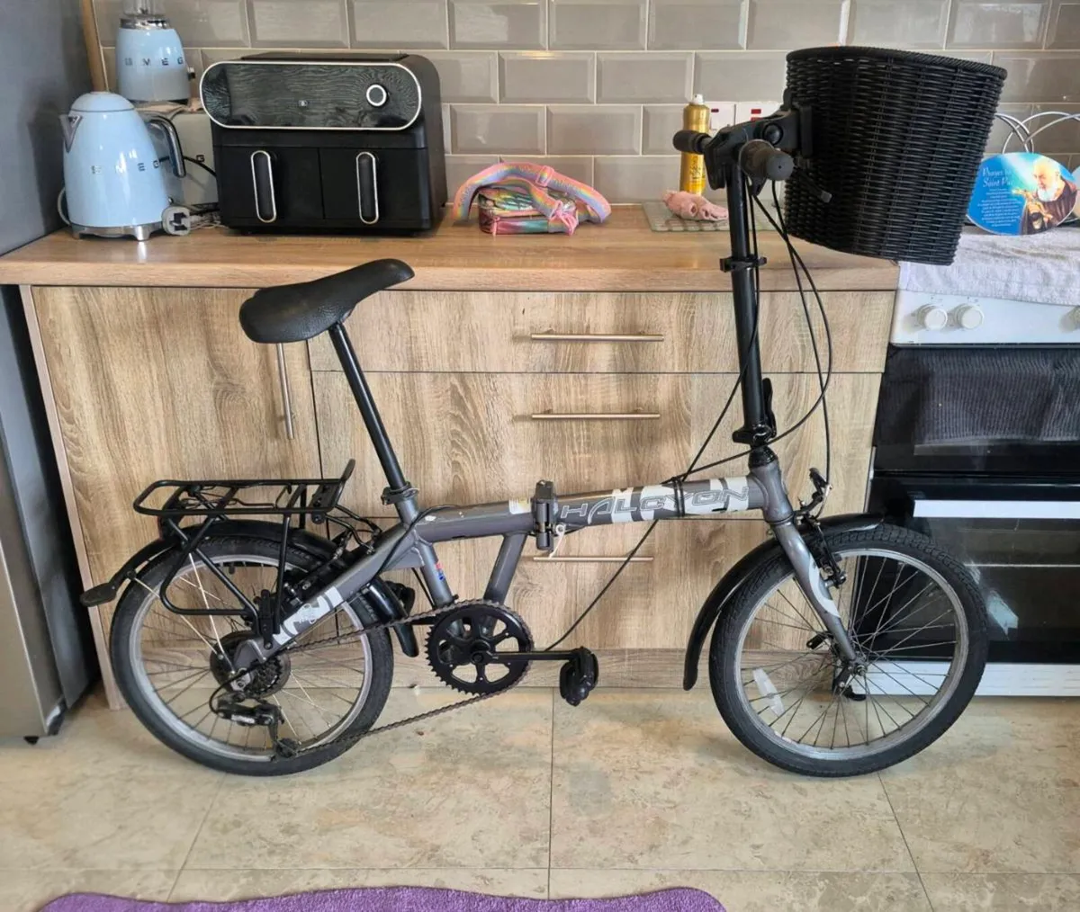 ADULTS FOLDING BICYCLE. MINT CONDITION, CAREFULLY - Image 2