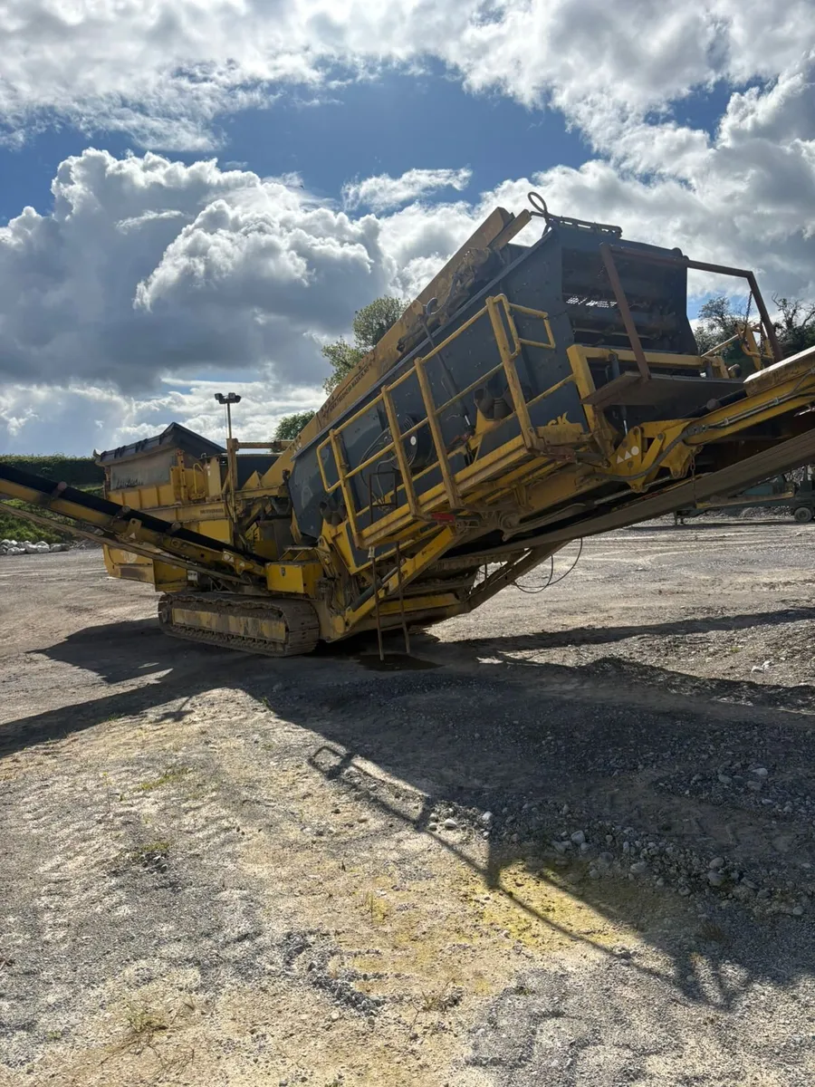 Tracked screener - Image 1