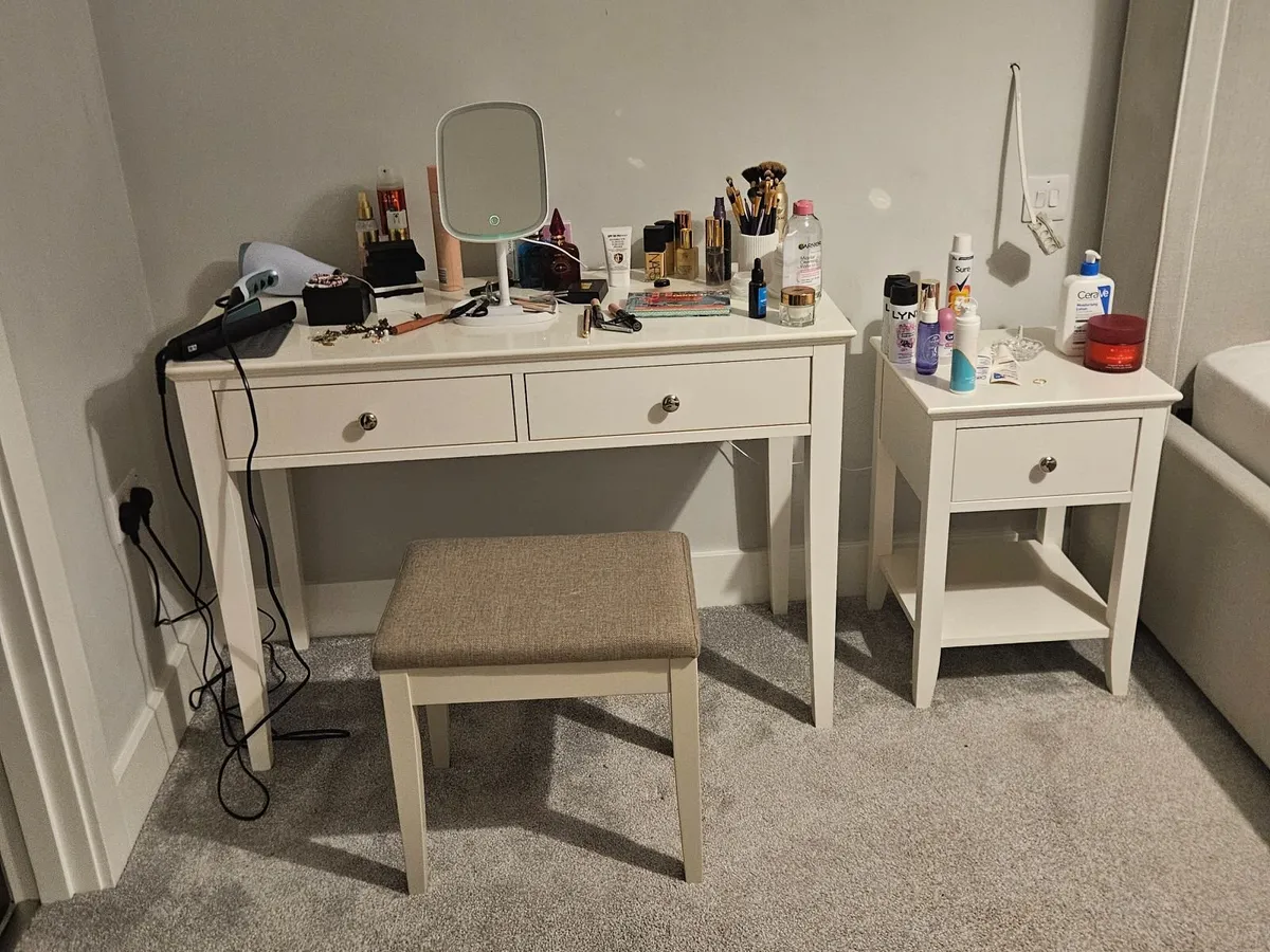 Dressing table and stool - Image 2