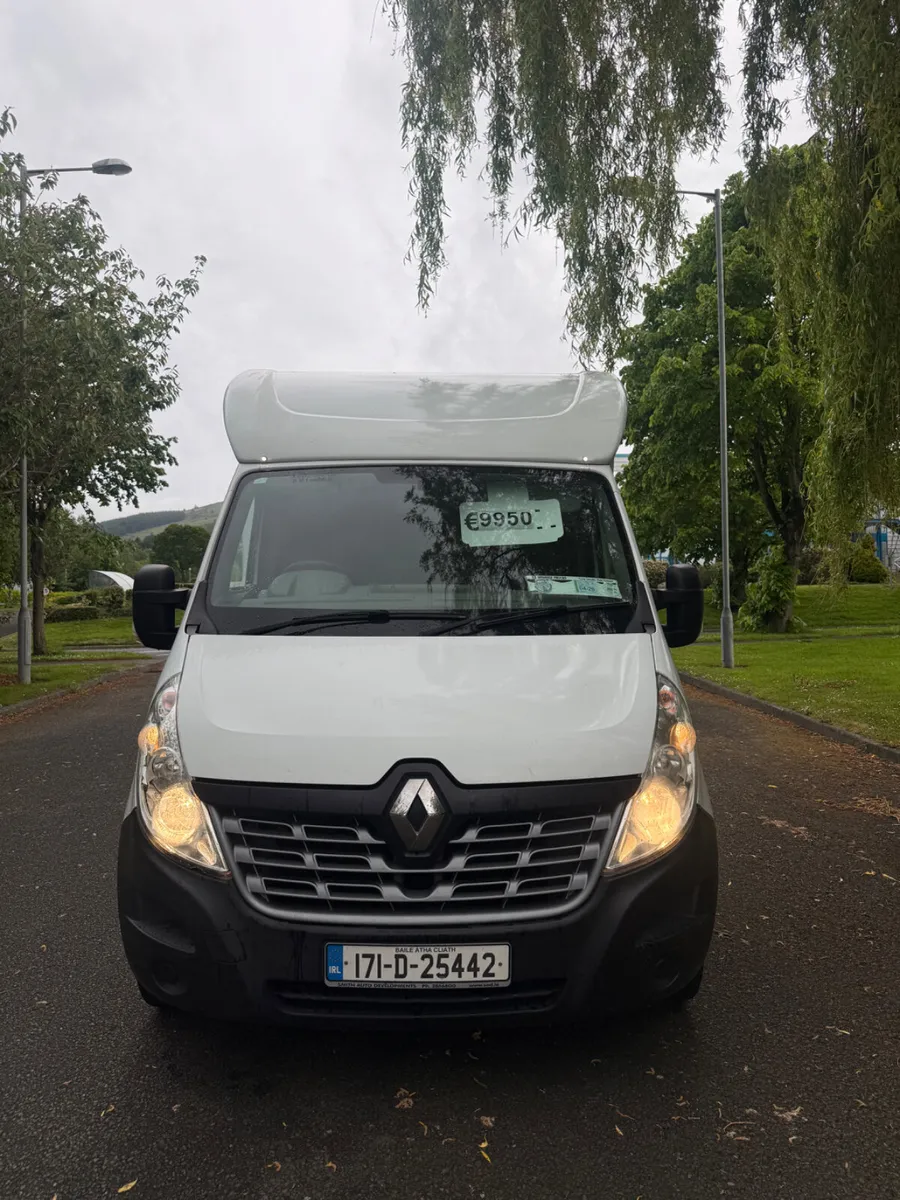 2017 Renault Master low loader Luton - Image 2