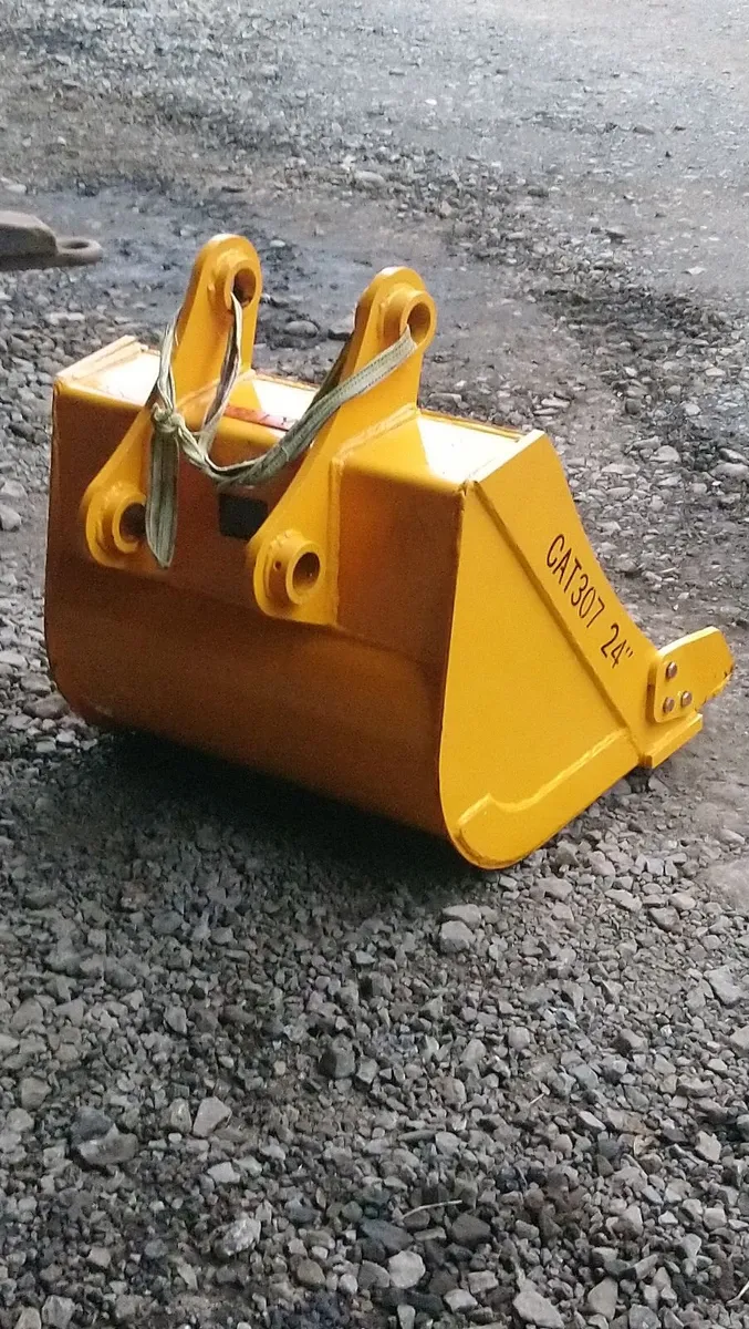 CAT HITACHI DIGGER BUCKET 45mm pins 300mm centres - Image 4