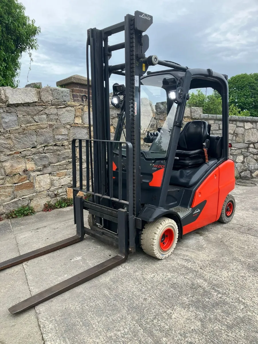 LINDE FORKLIFT - Image 1