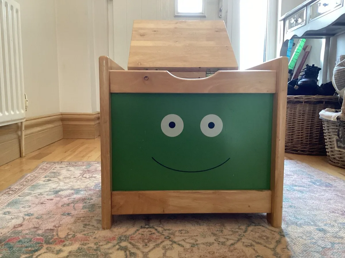 Toy box - Image 1