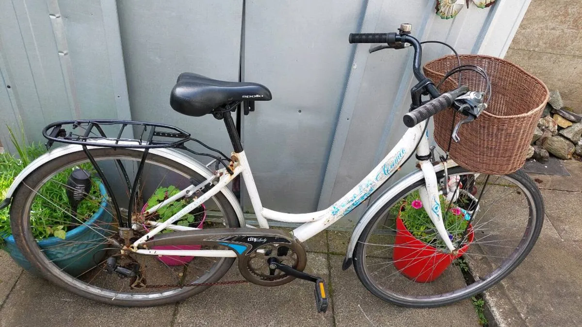 Low Step Through City Bike - Image 3