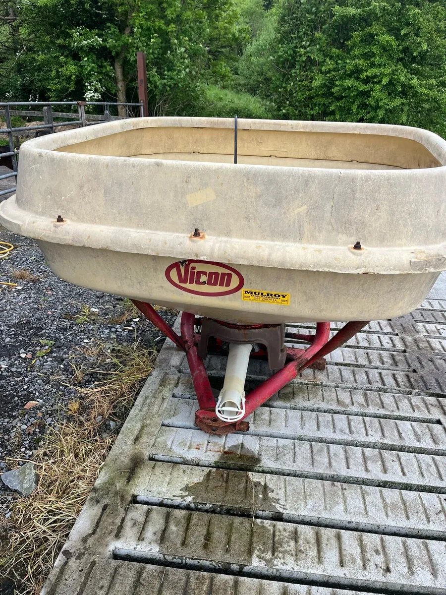 Vicon fertiliser spreader - Image 3