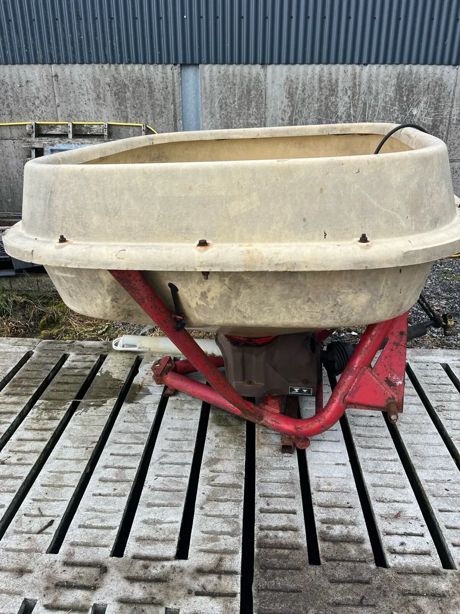 Vicon fertiliser spreader - Image 4