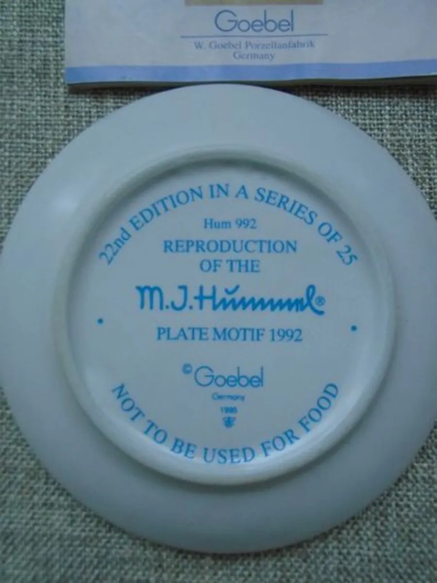 Vintage mini Hummel plate, Collectables, - Image 3