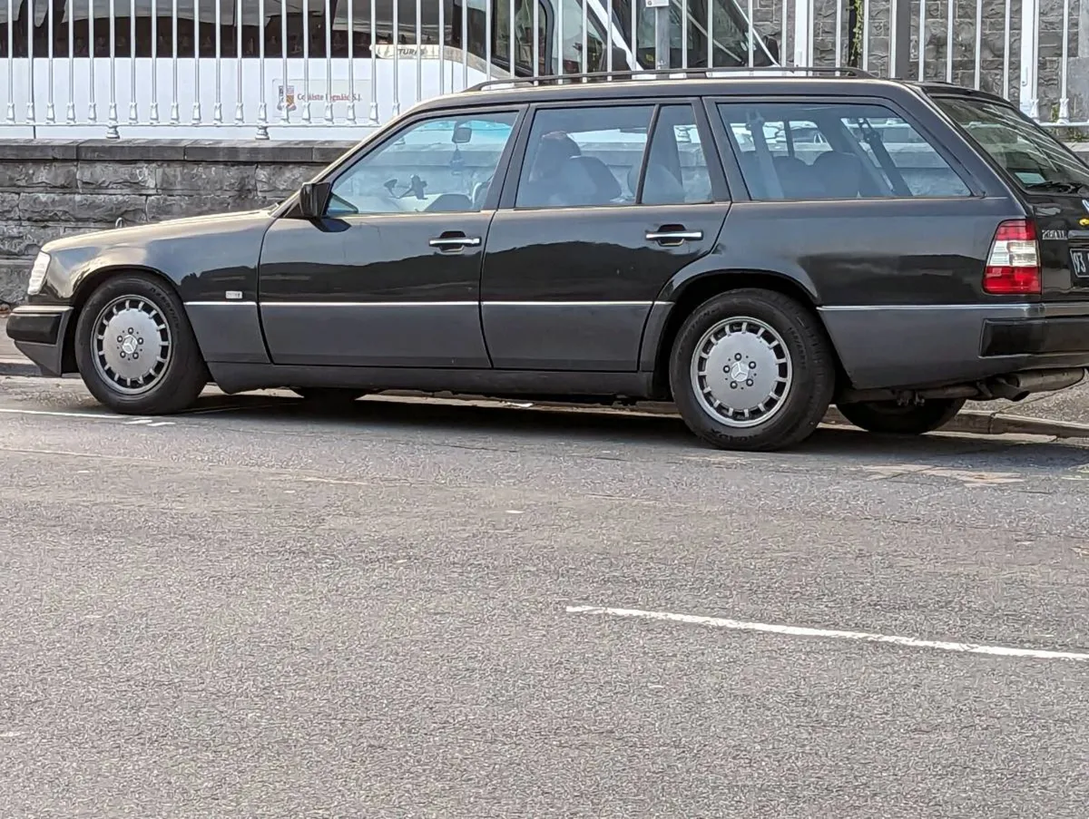 Mercedes Benz 280te s124 w124 - Image 2
