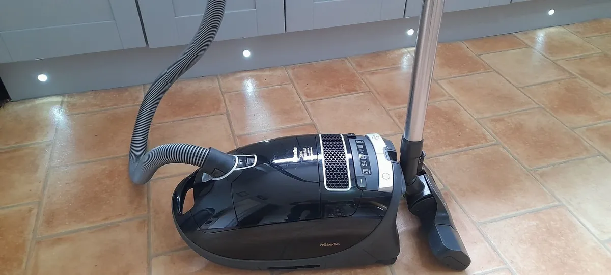 2200 watt Miele vacuum/Hoover cleaner - Image 1