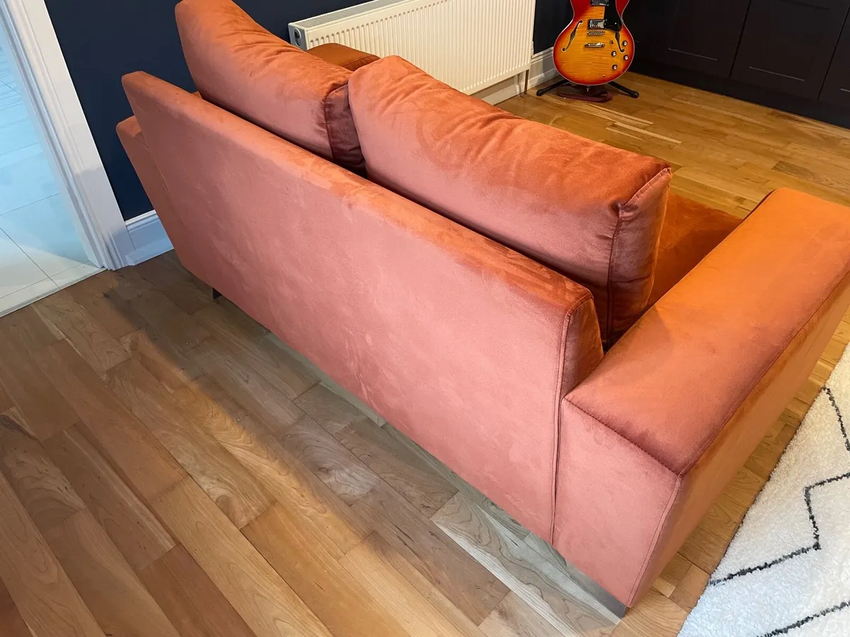 Stunning Burnt Orange Velvet 2-Seater Sofa - Image 3