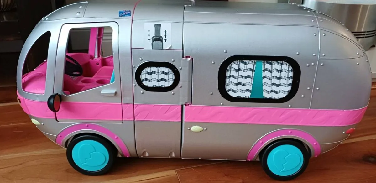 LOL L.O.L. Campervan with accessories and dolls - Image 1