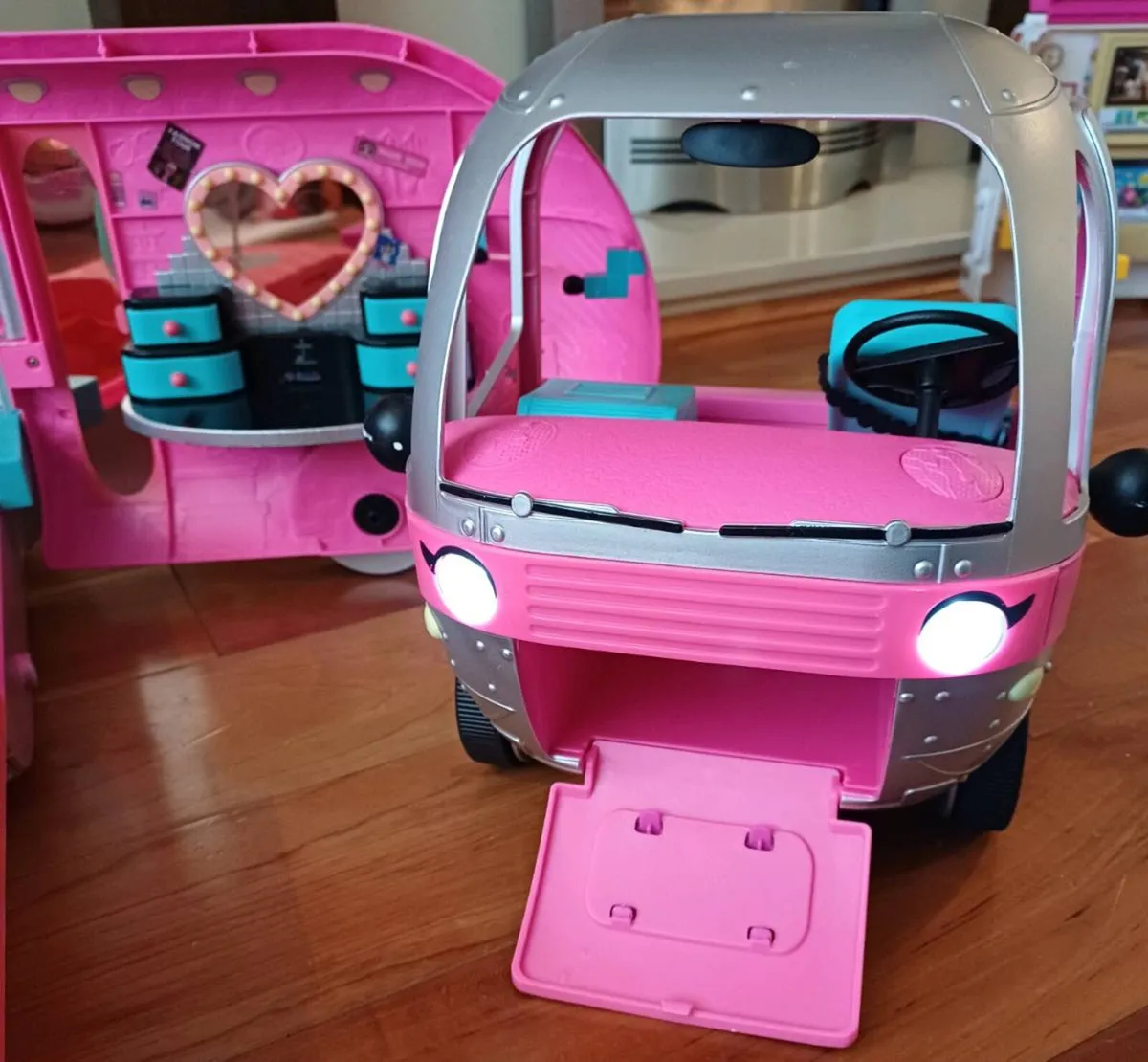 LOL L.O.L. Campervan with accessories and dolls - Image 2