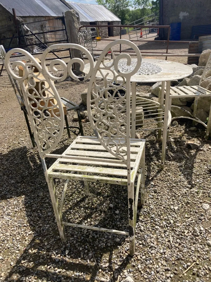 Garden table and chairs - Image 3