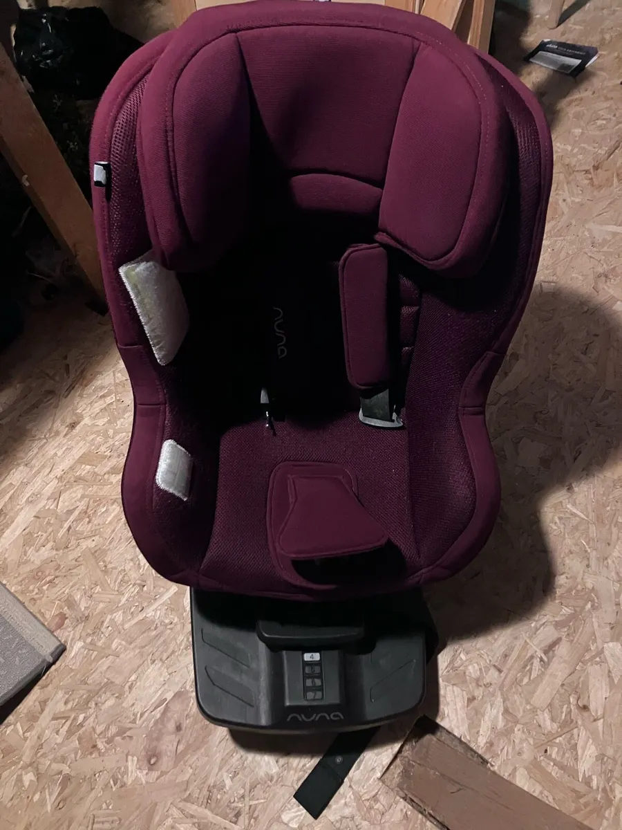 Nina Rebl Car Seat - Red - Image 1