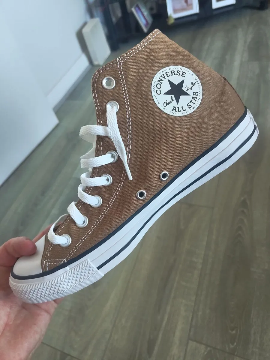 New Chuck Taylor  All Stars Hight UK 8.5 - Image 1