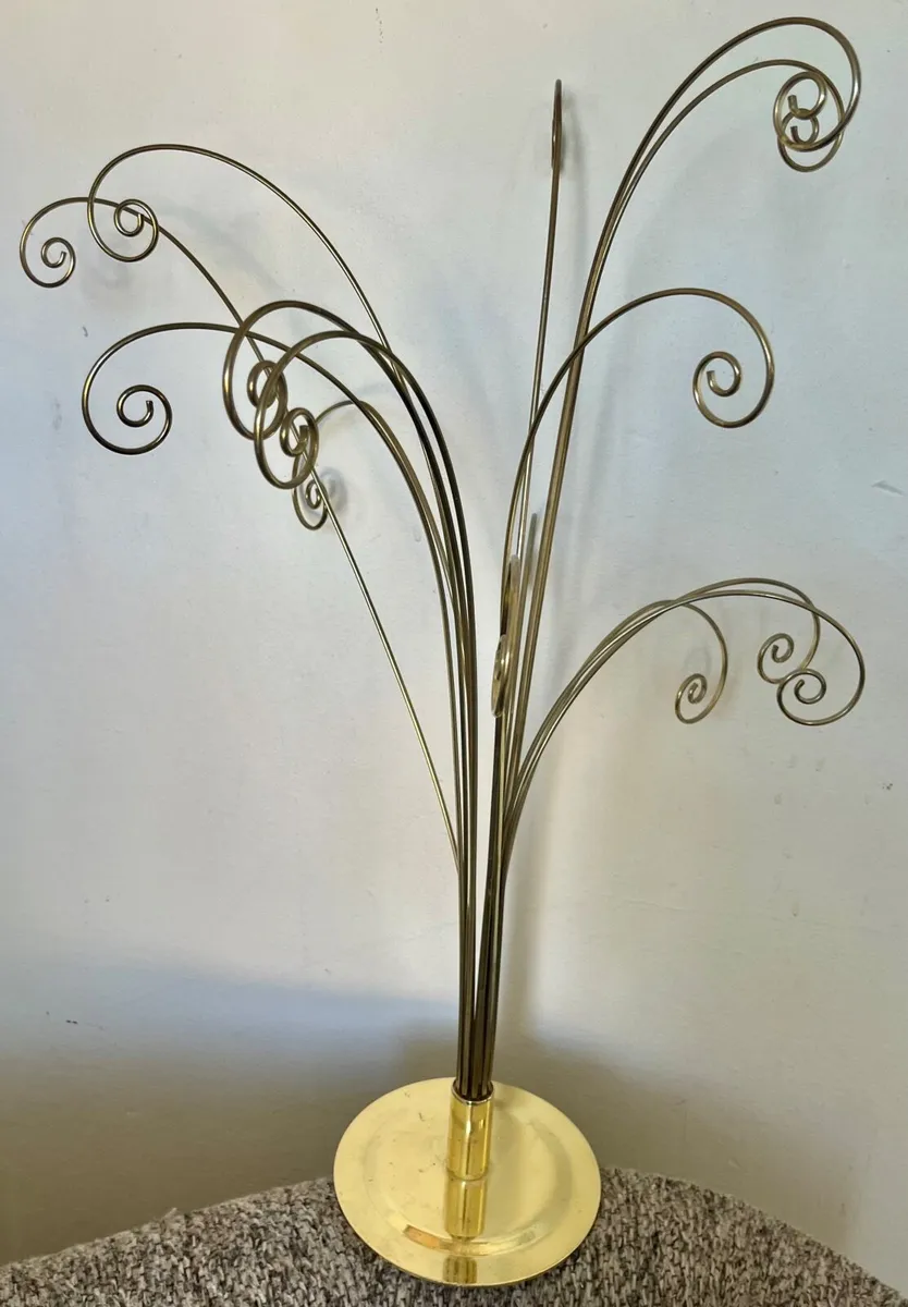 Jewellery chain holder