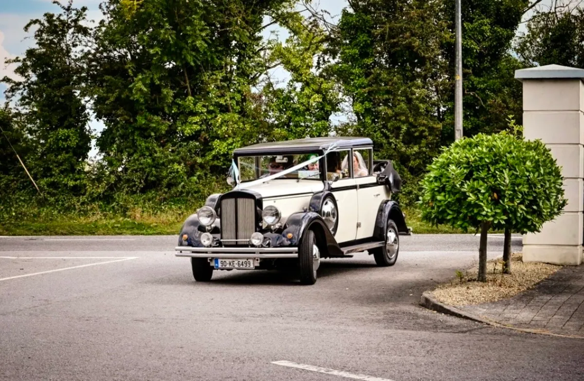 Regent wedding car - Image 1