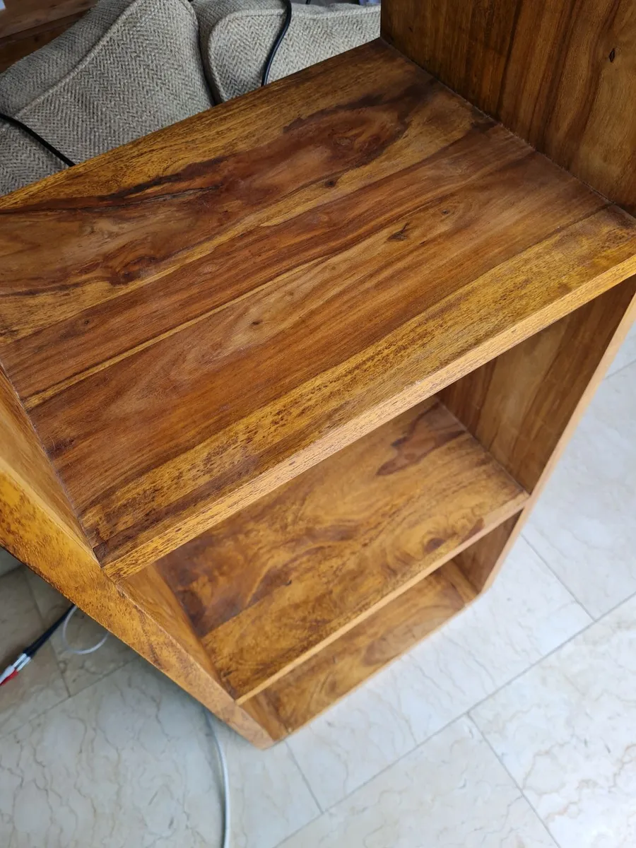 Wooden shelf - Image 1